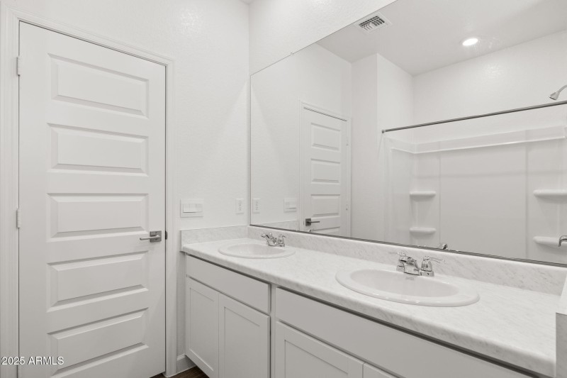 15-web-or-mls-17713-w-eva-st-lot-3-zanje