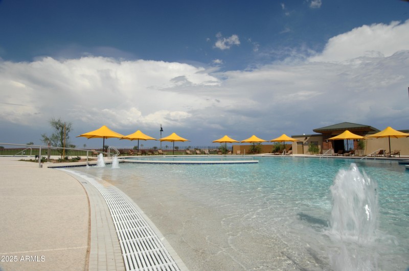 7.OUTDOOR POOL