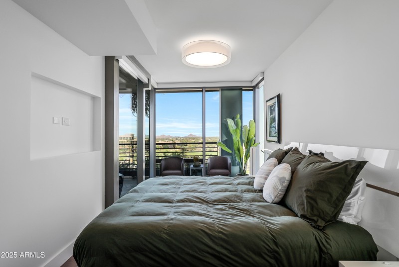 Primary suite