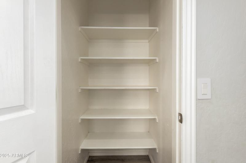 68970a_03 - Kingbird Place