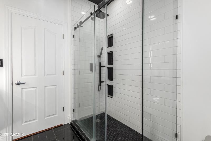 68970a_09 - Kingbird Place