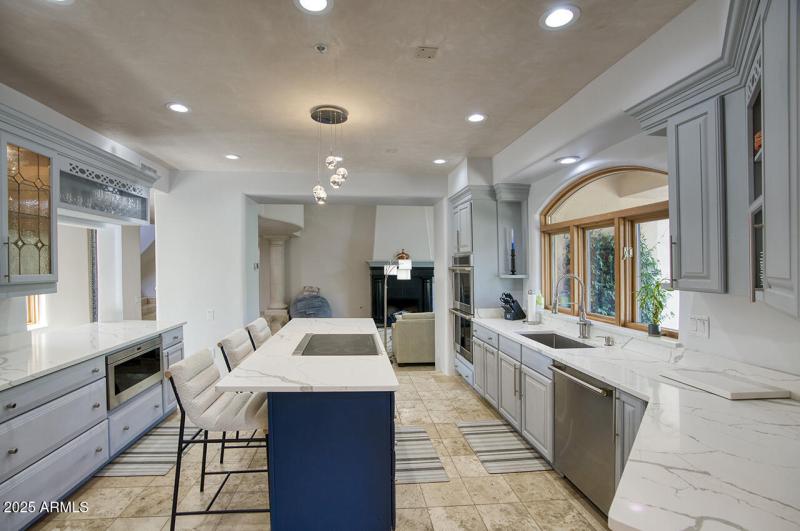 Kitchen w/High-End Stainless Appliances
