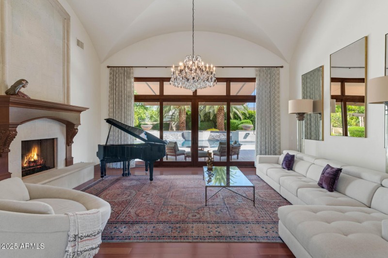 6730 E Sunnyvale Rd-large-010-022-6730 E