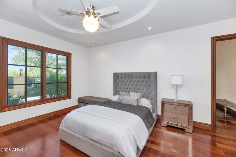 6730 E Sunnyvale Rd-large-037-050-6730 E