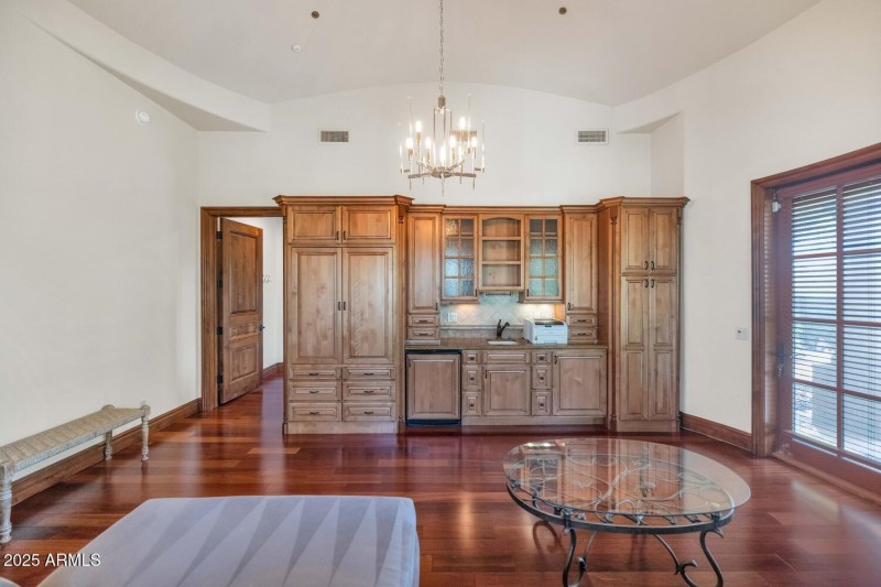 6730 E Sunnyvale Rd-large-041-063-6730 E