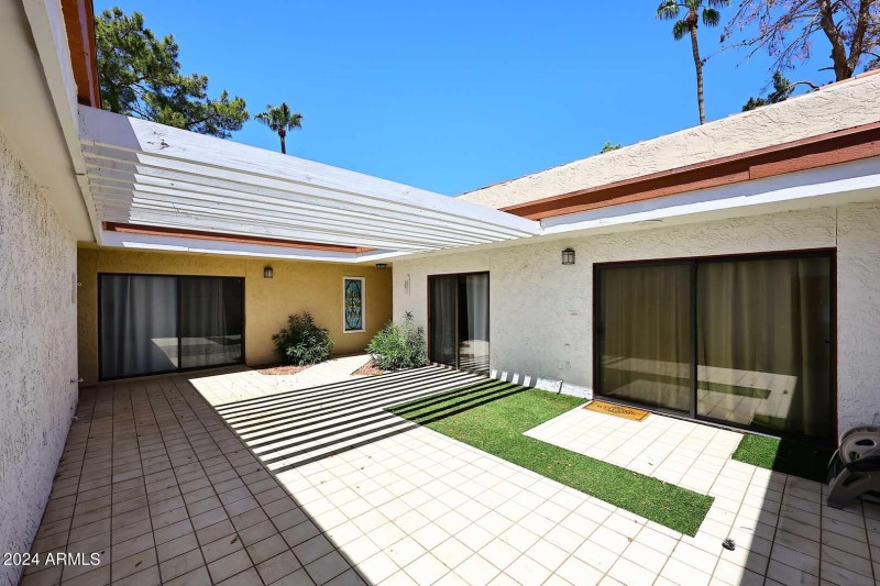 Courtyard2