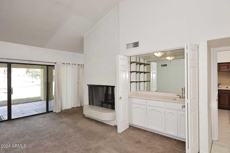 Living Room-Wet Bar