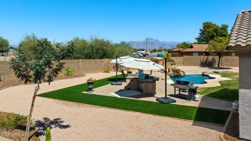 05__11518 E Enrose St