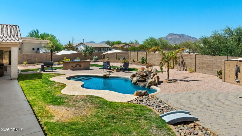 08__11518 E Enrose St