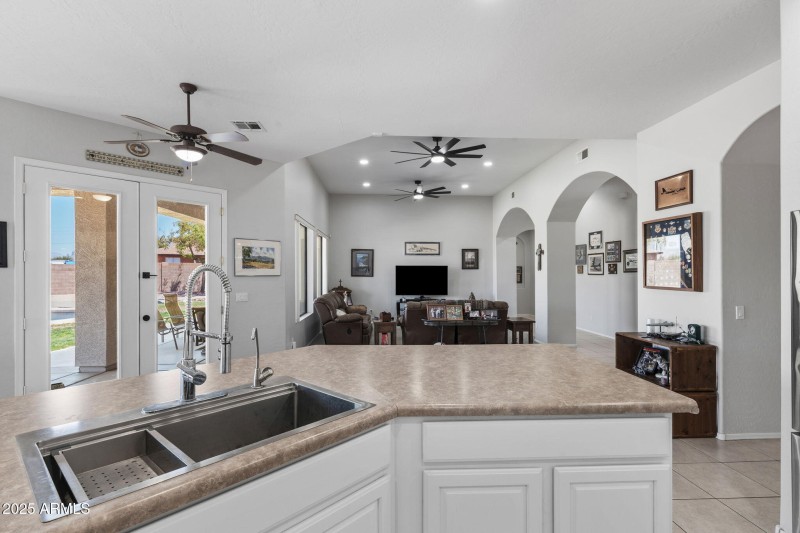 09__11518 E Enrose St