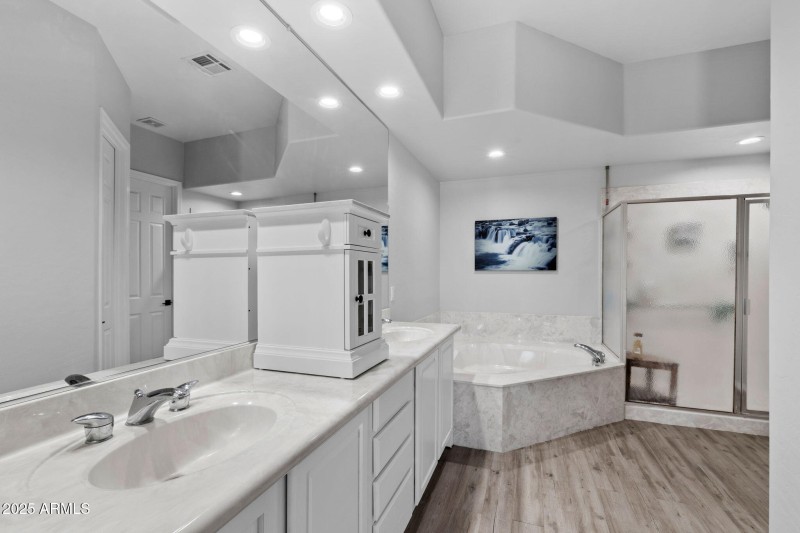 22__11518 E Enrose St