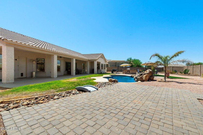 32__11518 E Enrose St