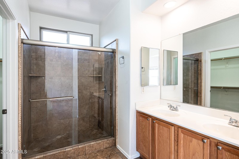 Dual Sink Primary Bath