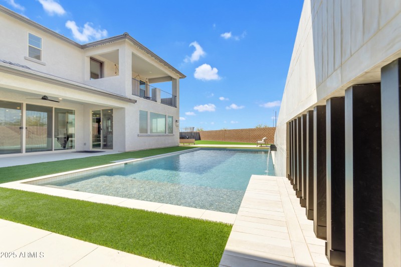 165_187_a4m_luxtwins