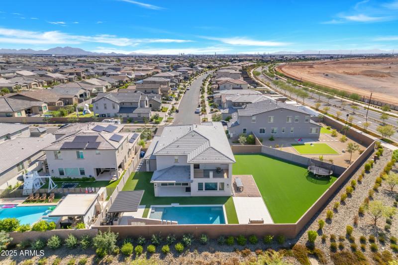 185_517_a4m_luxtwins