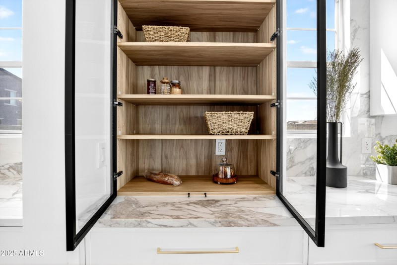 75_143_428_a4m_luxtwins