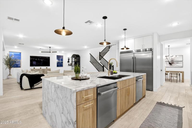 85_155_463_a4m_luxtwins