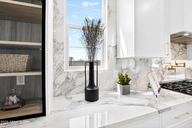 60_126_376_a4m_luxtwins