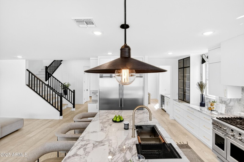 77_145_434_a4m_luxtwins