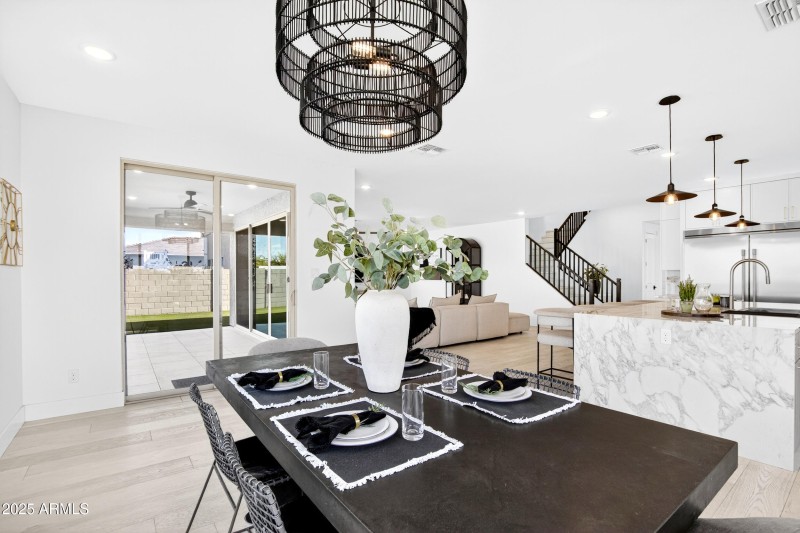 74_141_422_a4m_luxtwins