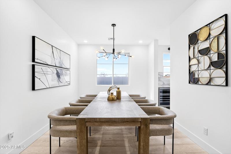 39_093_278_a4m_luxtwins