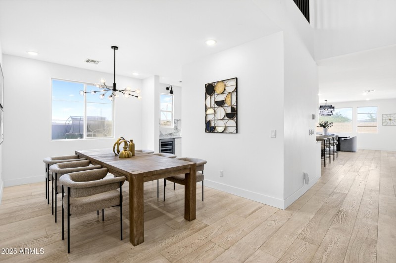 37_091_273_a4m_luxtwins