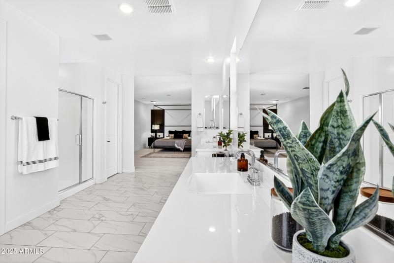 139_042_124_a4m_luxtwins