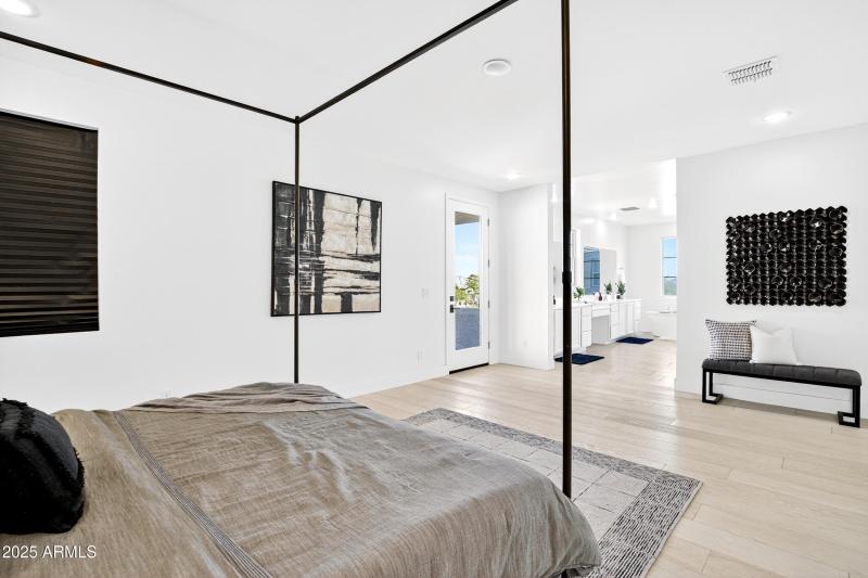 124_035_103_a4m_luxtwins