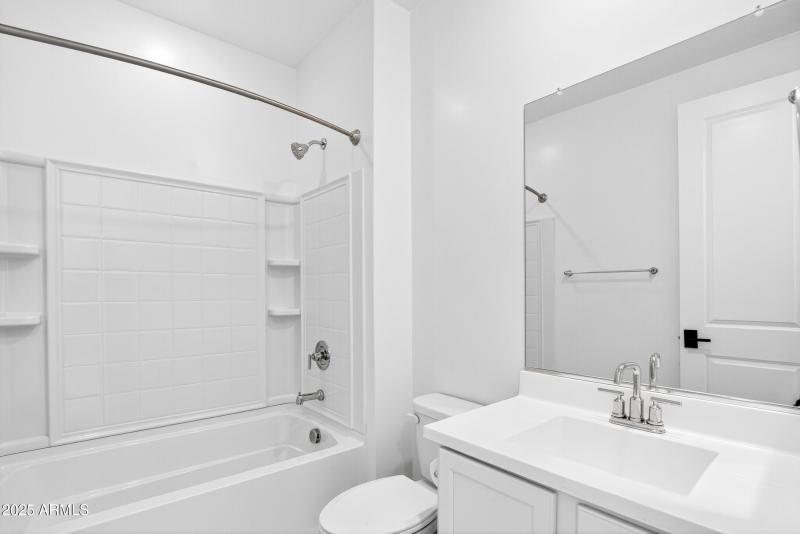 156_019_056_a4m_luxtwins