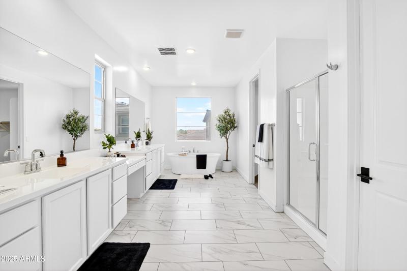 133_036_106_a4m_luxtwins