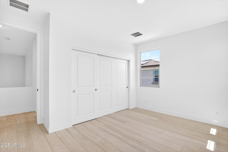 149_012_034_a4m_luxtwins