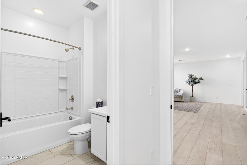 155_018_052_a4m_luxtwins