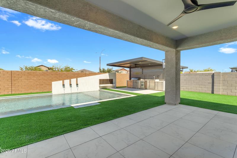 159_169_a4m_luxtwins