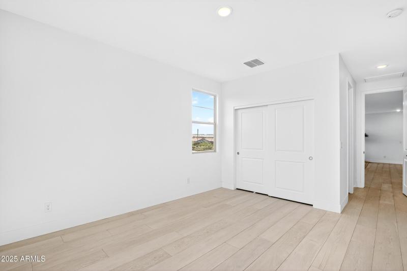 154_017_049_a4m_luxtwins