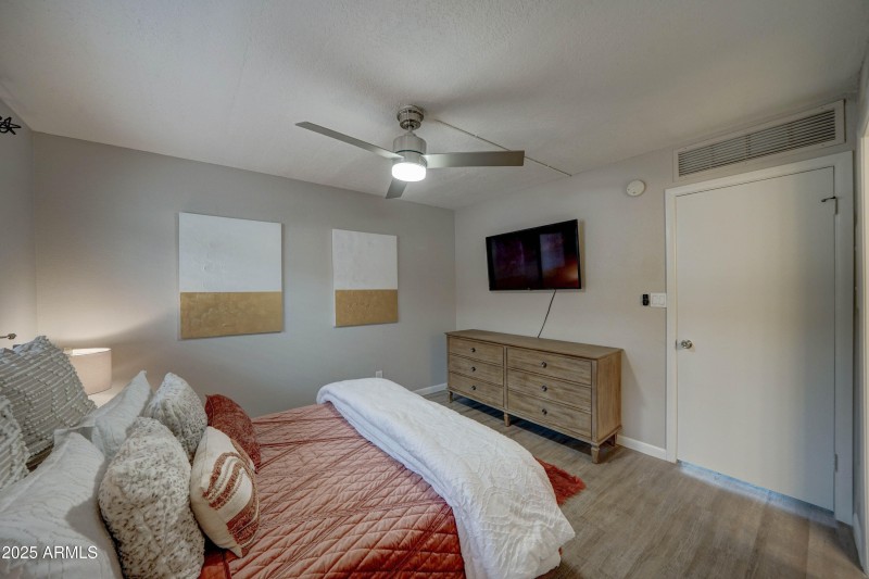 3030 E Clarendon Ave, 16-11