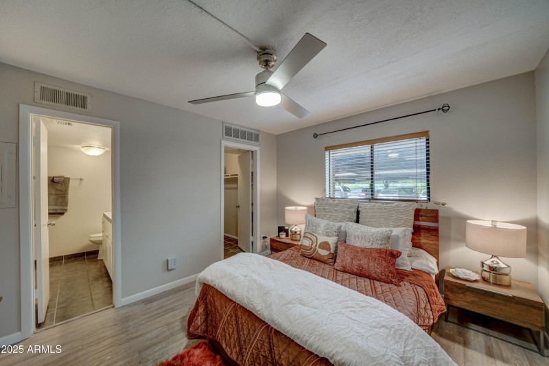 3030 E Clarendon Ave, 16-13