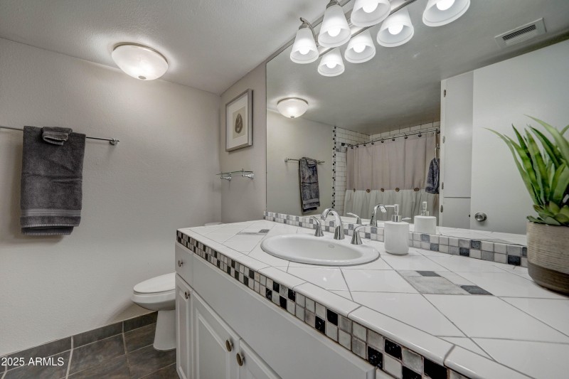 3030 E Clarendon Ave, 16-14