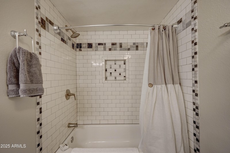 3030 E Clarendon Ave, 16-15