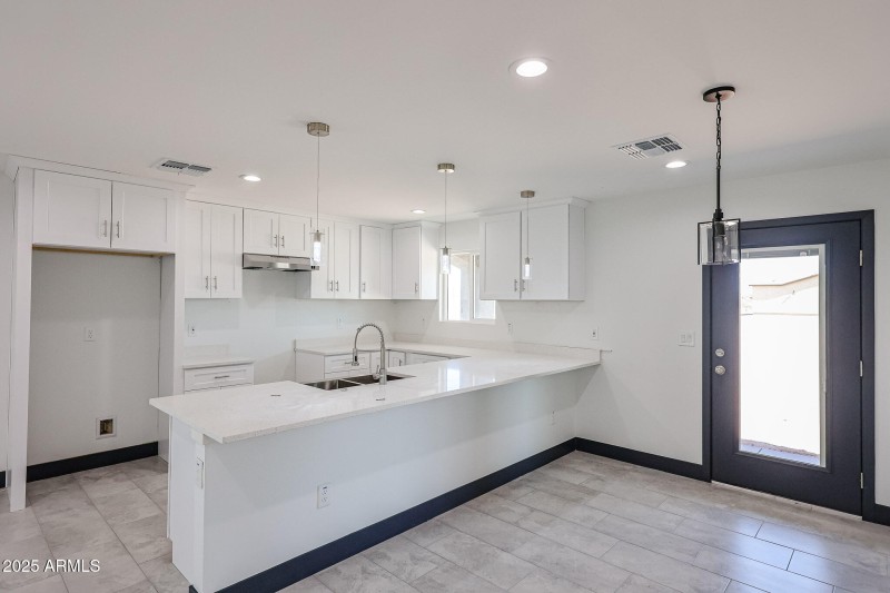 Kitchen/Dining Space