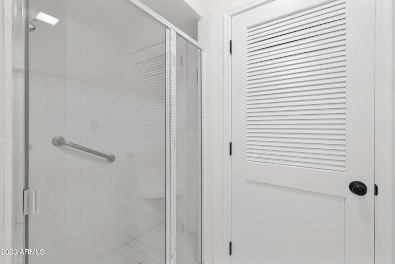 Walk-in Shower w/ Grab Bar