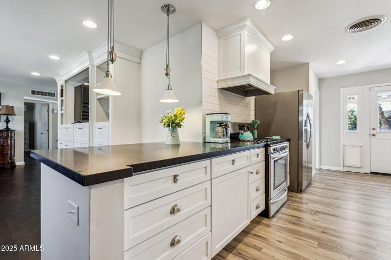 4-web-or-mls-3609-e-fairmount-ave