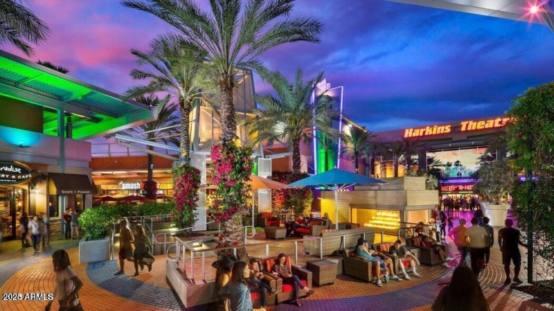 Tempe Marketplace outdoor mall