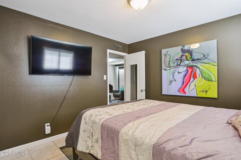 10-web-or-mls-8046-e-oak-st