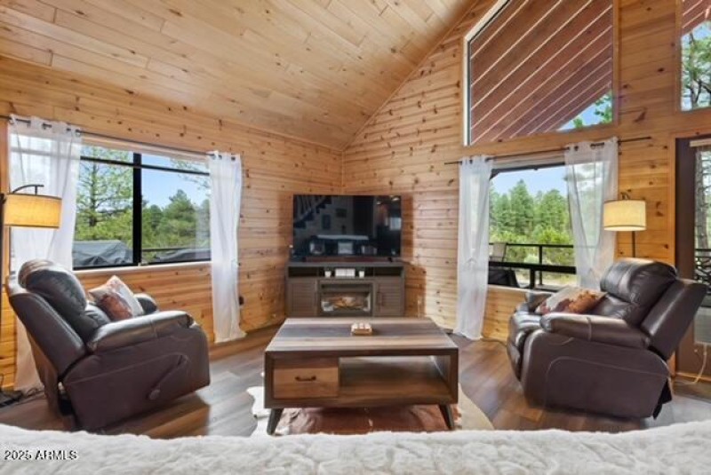 Living Room-2343 E Dovetail Trail, Overg