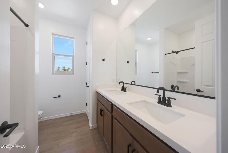 PHX_Landmarke_Lot 1039_Azure_866_Bath2