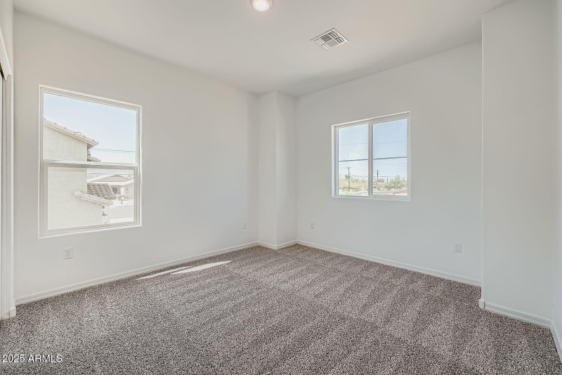 19 - 5519 Guest Room 1