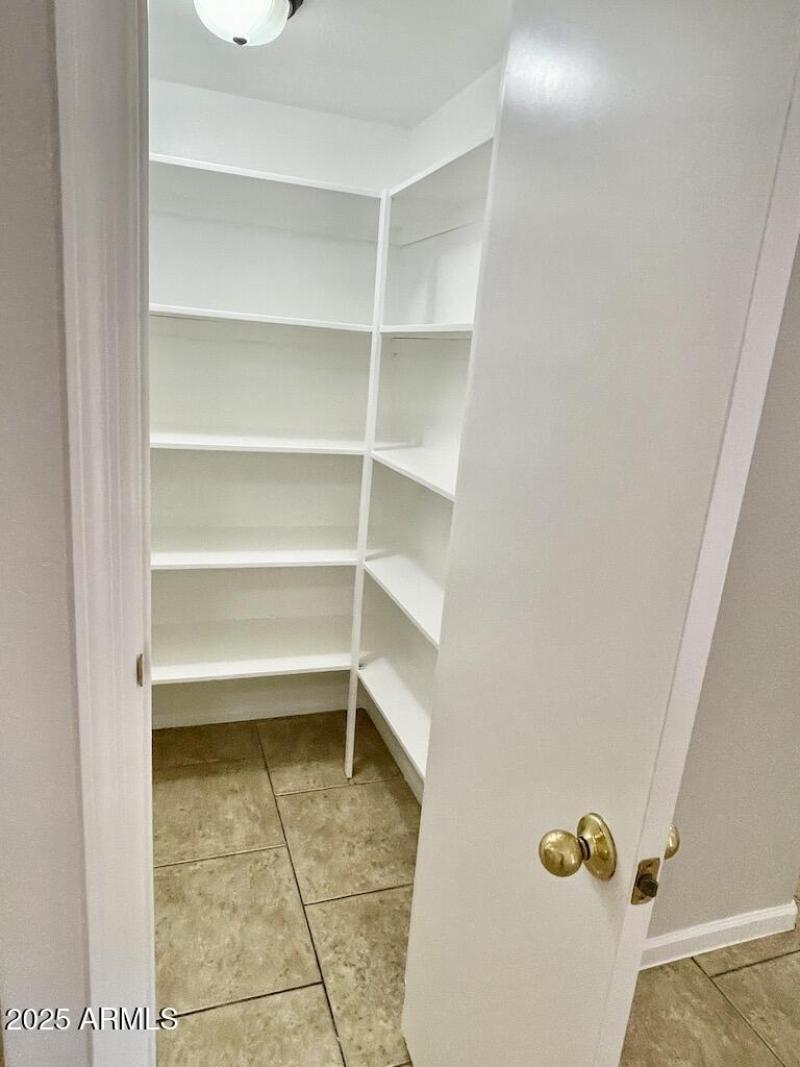 6 Pantry 14823 N 60th Ave