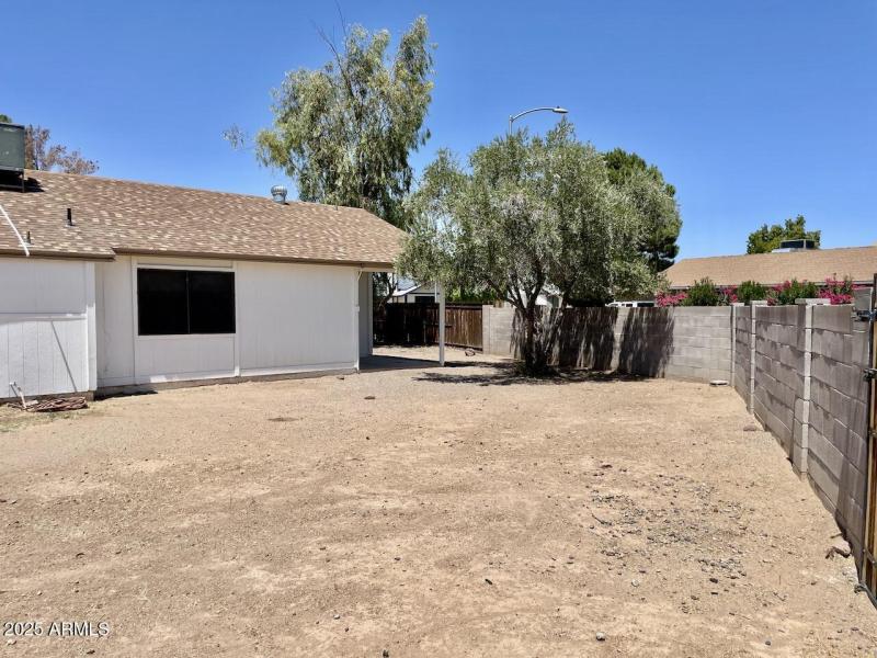 25 Backyard 14823 N 60th Ave