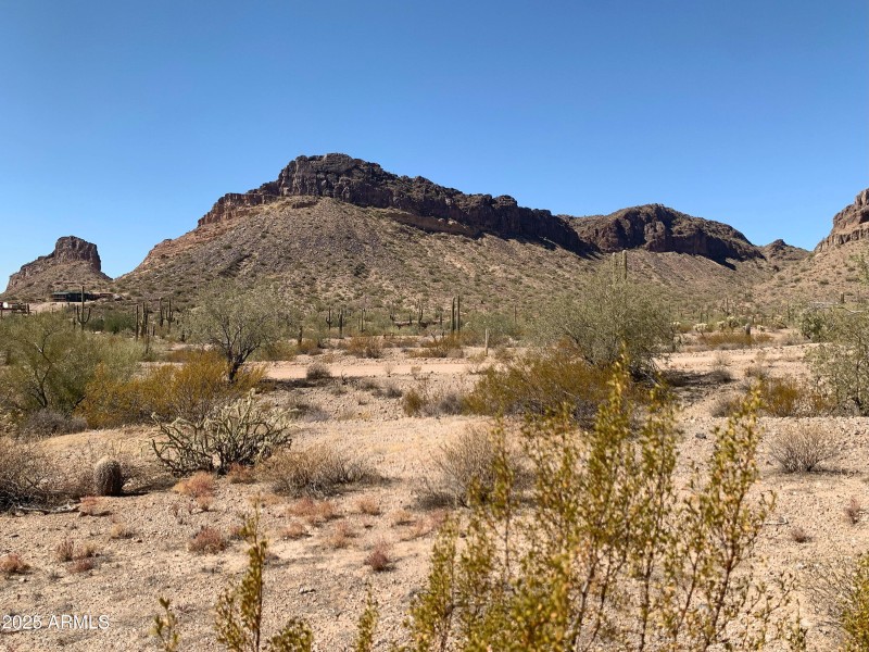 Mountain Views in Every Direction!