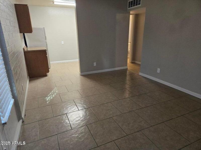 902 #5 LR to kitchen1